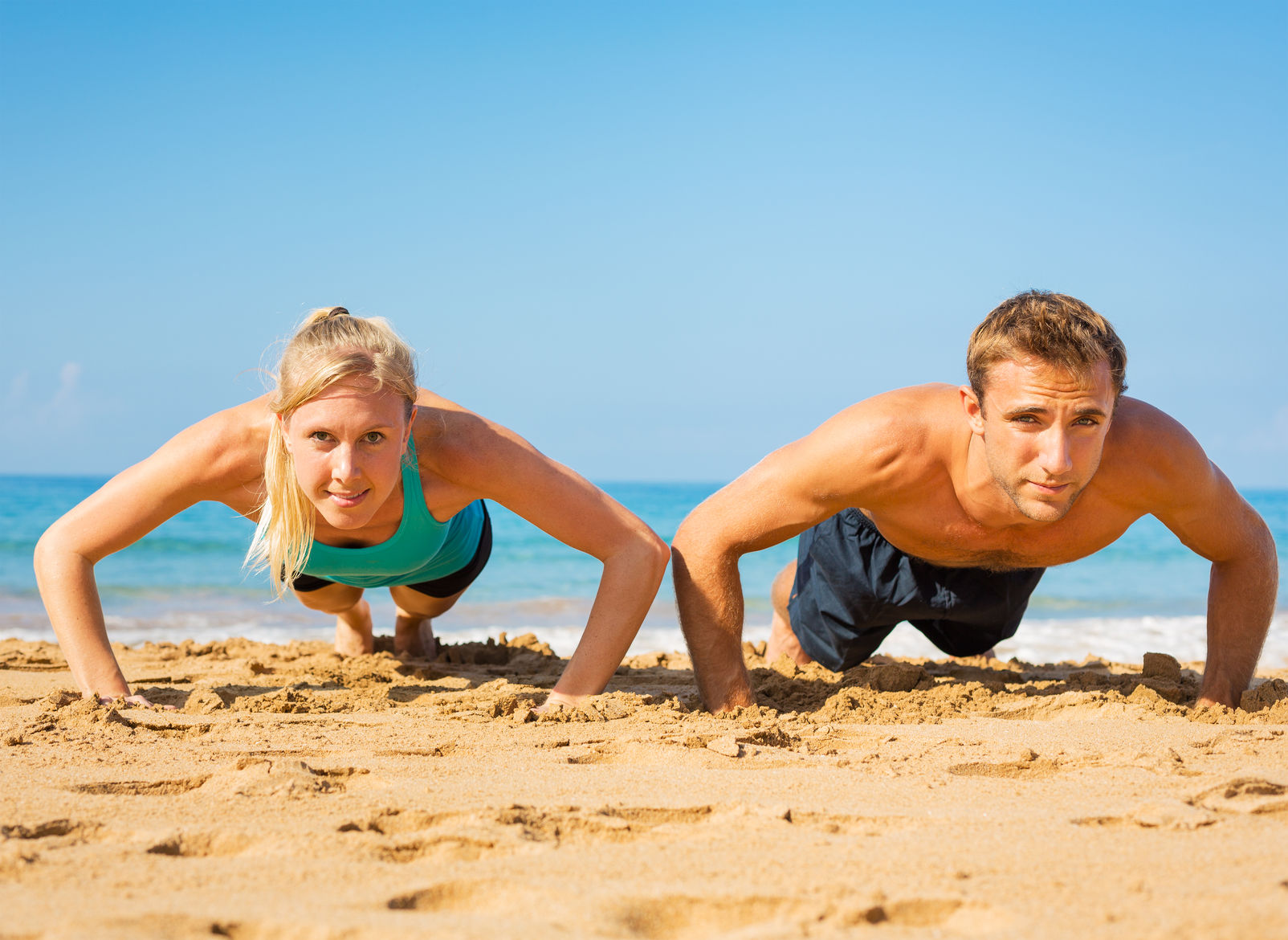 couple doing pushups with athlete services at foundation chiropractic help you perform better